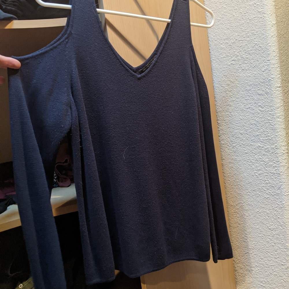 sweater - Picture 3 of 3
